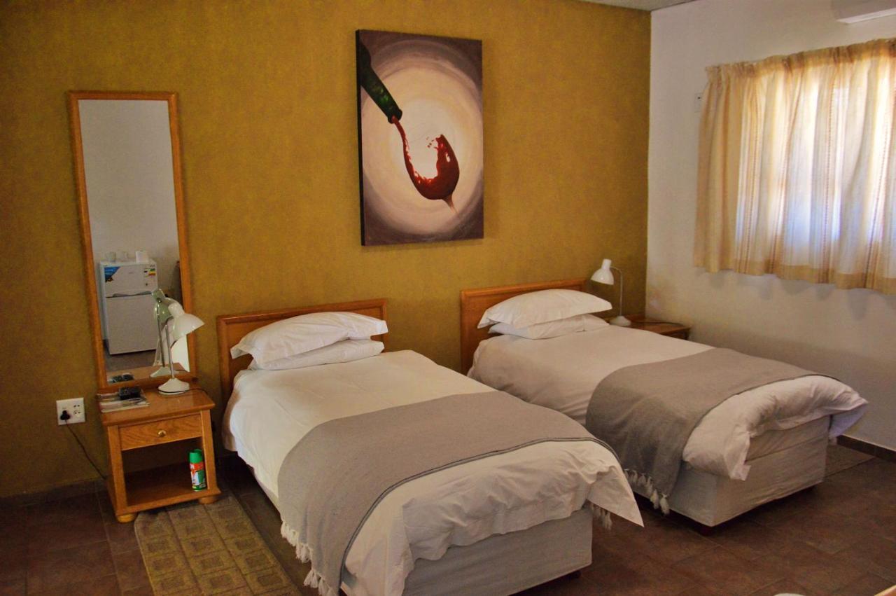 Central Hotel Омаруру Экстерьер фото